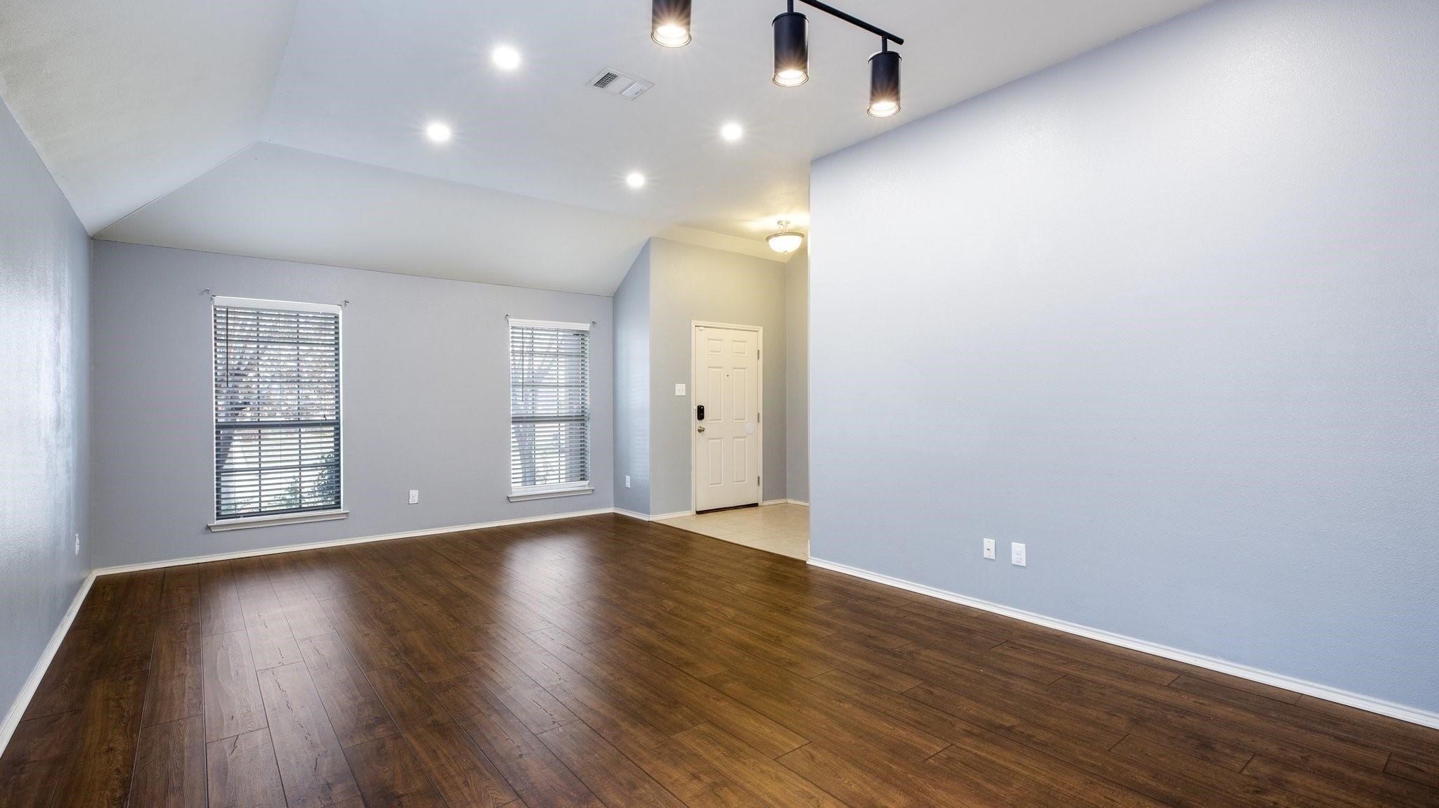 5209 Bear Valley Drive