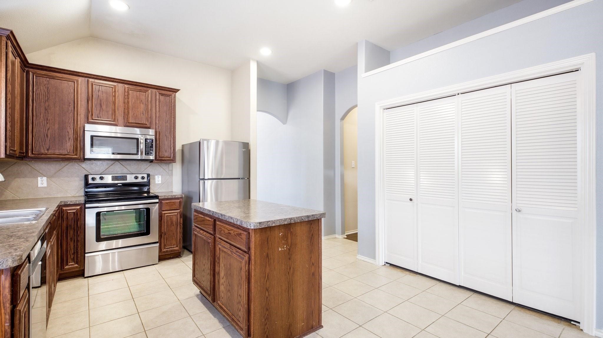 5209 Bear Valley Drive