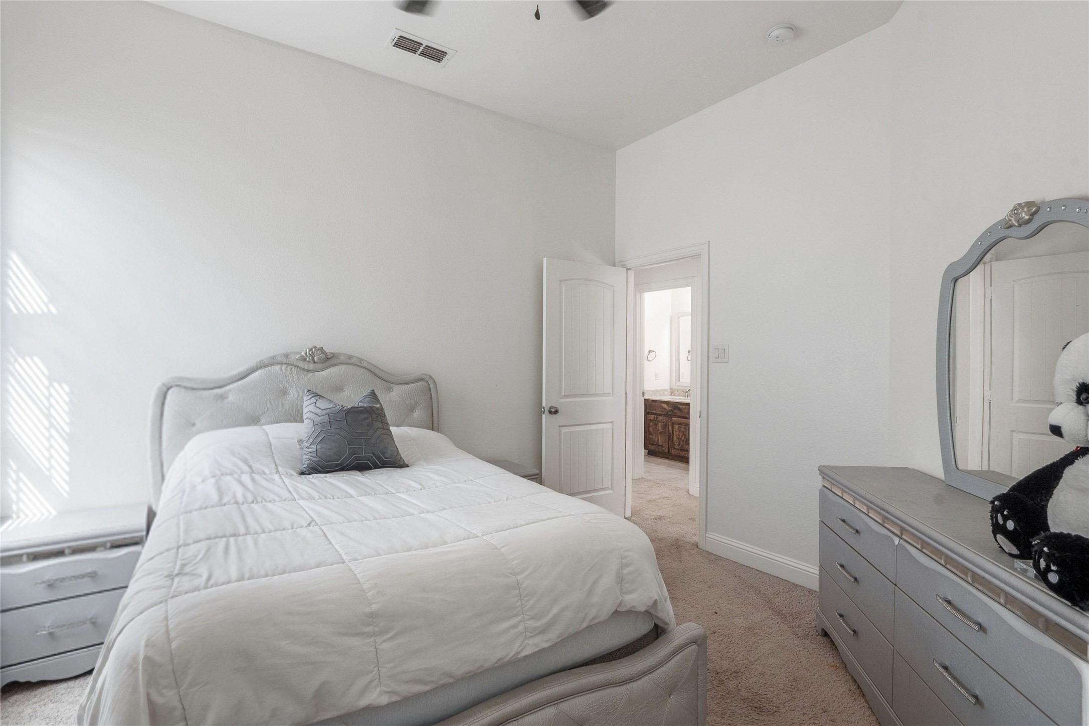 2461 Kingsgate Drive