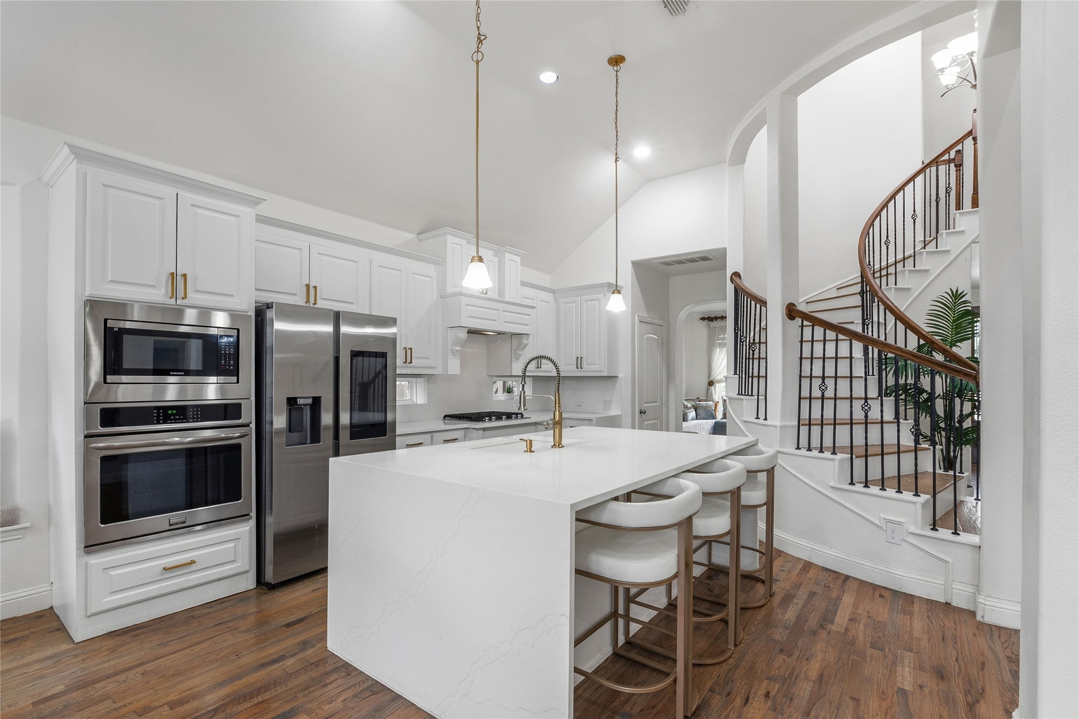 2461 Kingsgate Drive