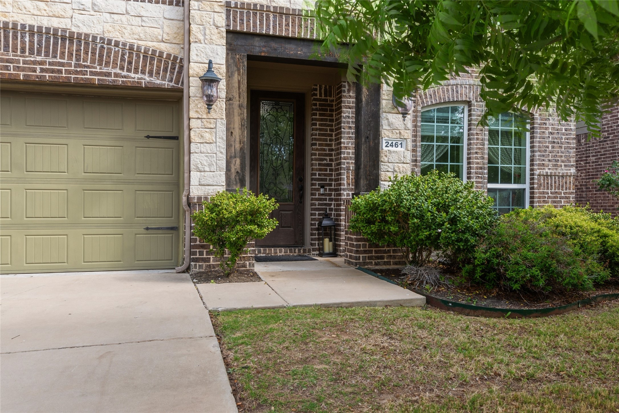 2461 Kingsgate Drive