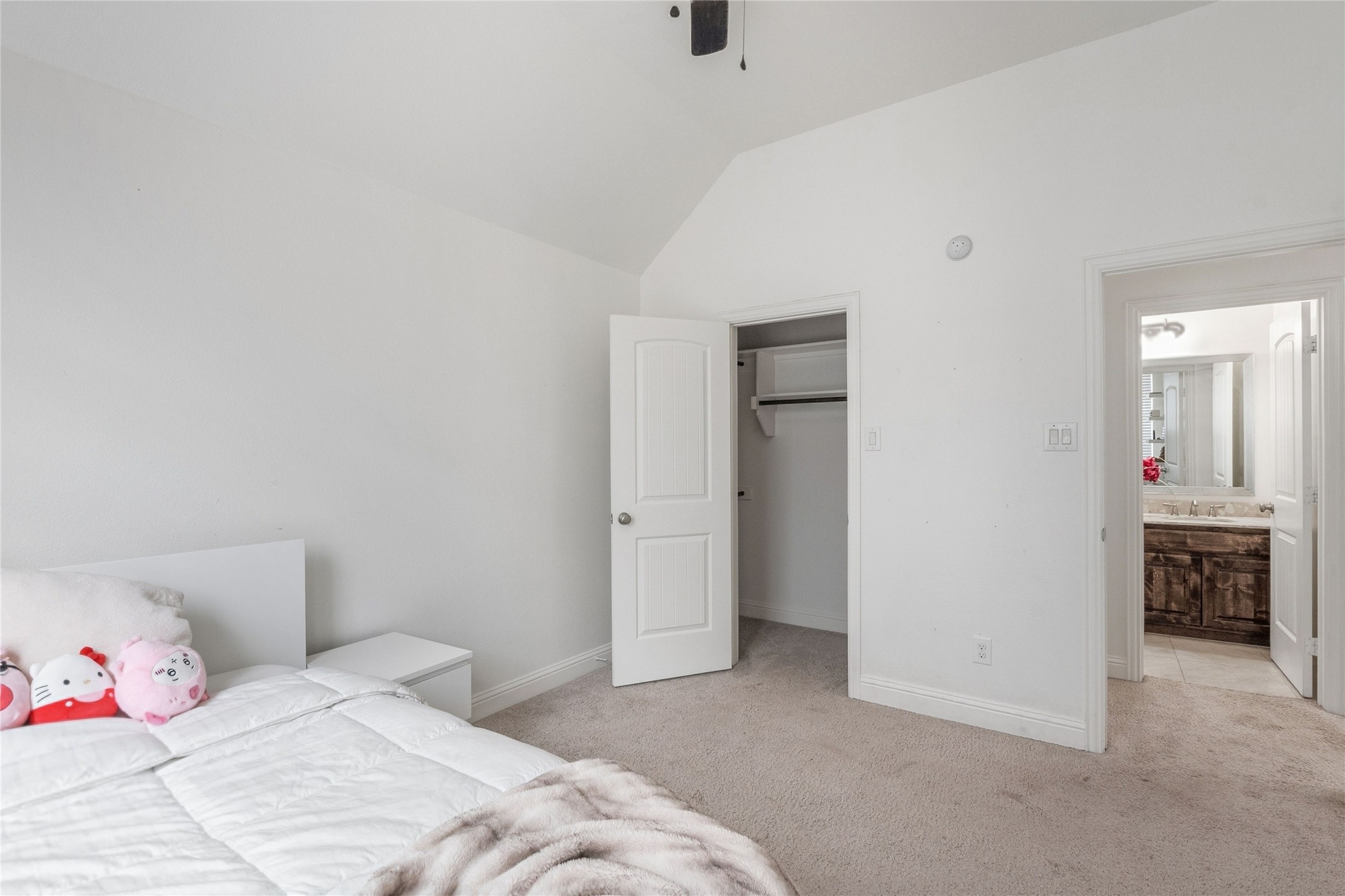 2461 Kingsgate Drive