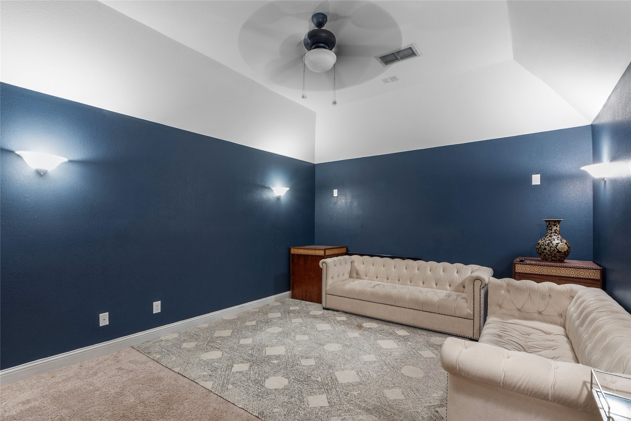 2461 Kingsgate Drive