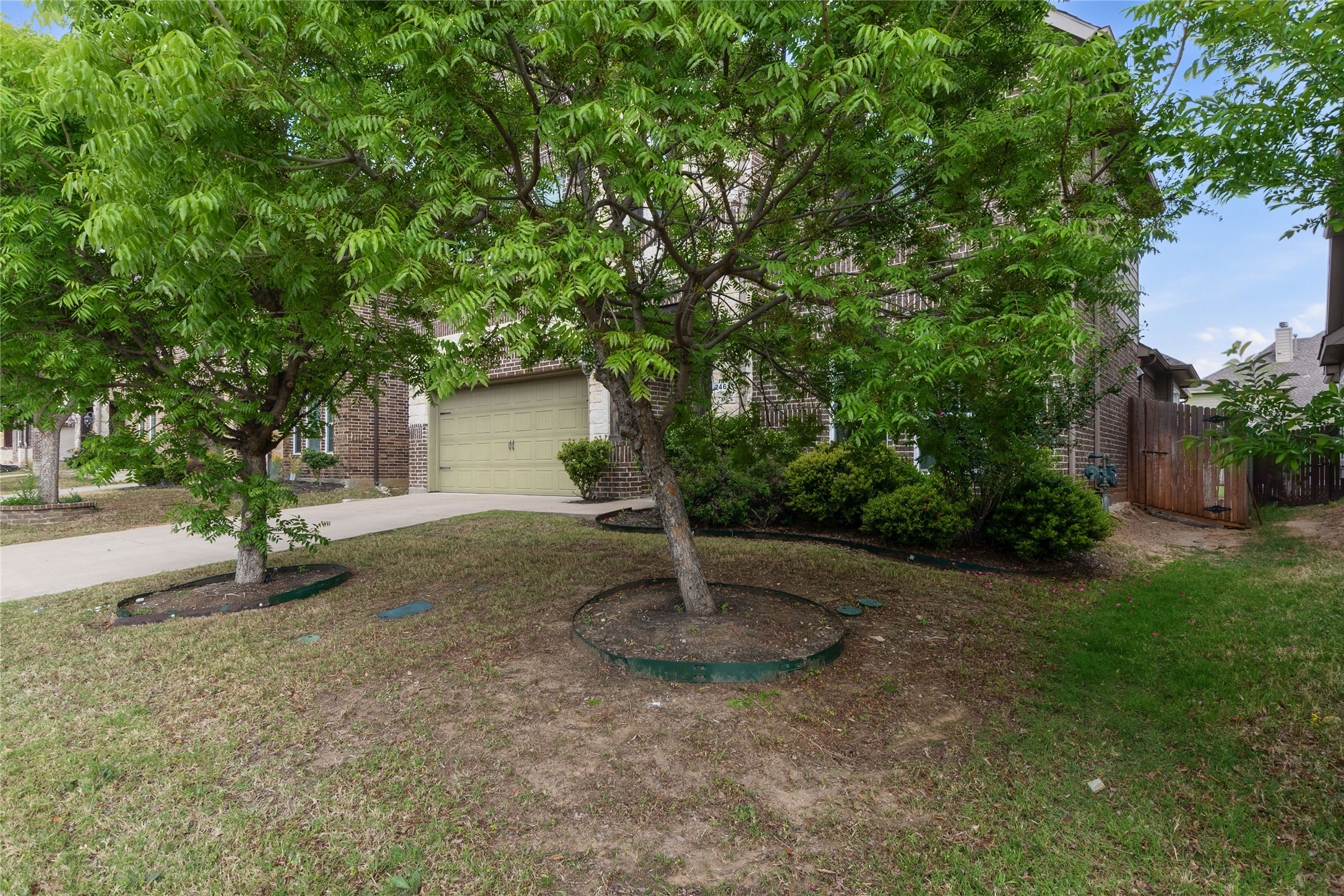 2461 Kingsgate Drive