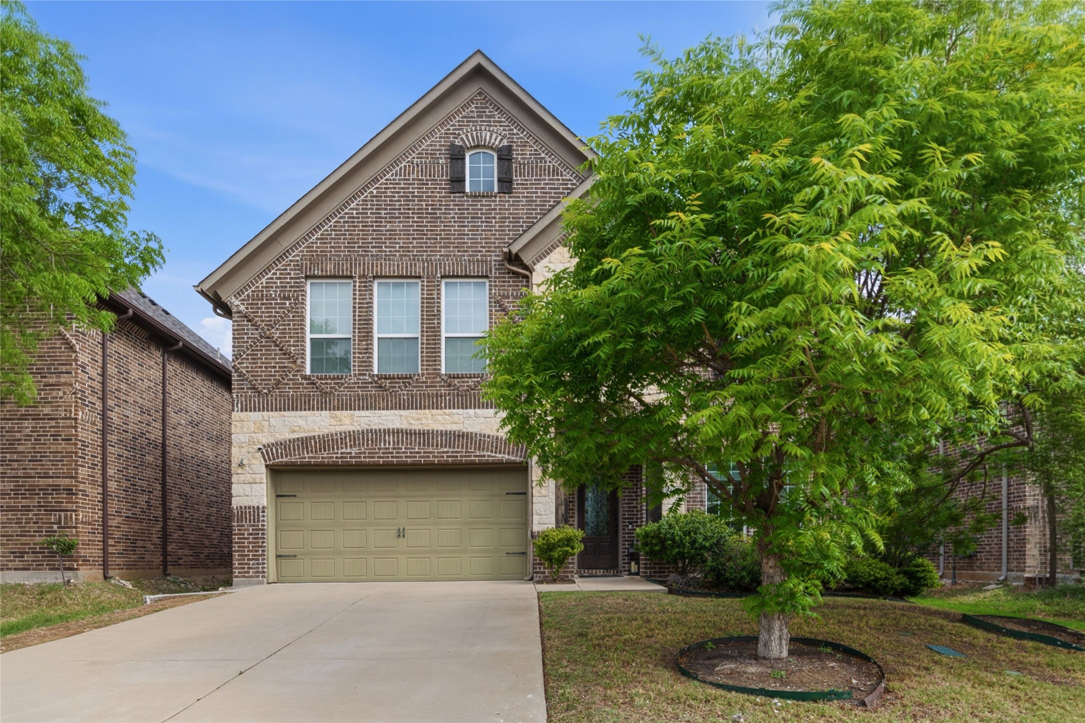 2461 Kingsgate Drive