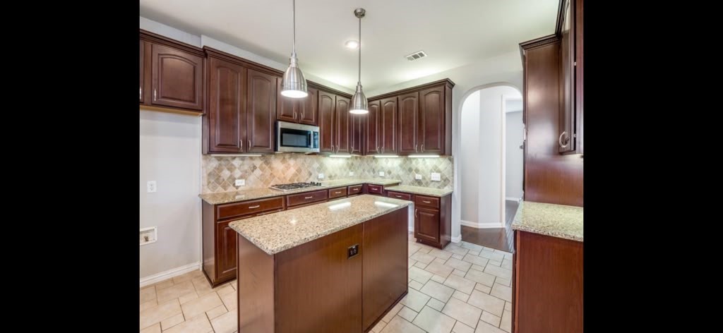 3250 Woodbine Trail