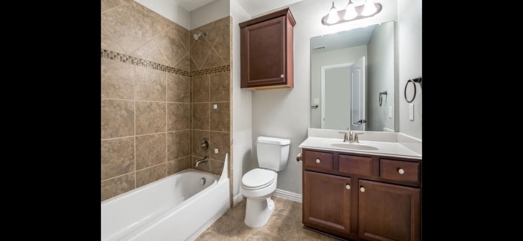 3250 Woodbine Trail