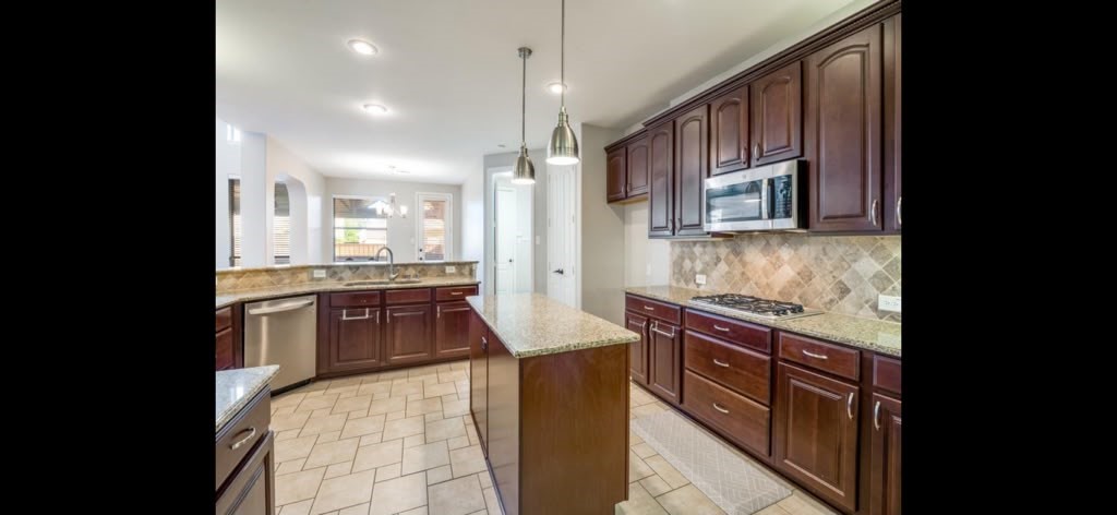 3250 Woodbine Trail