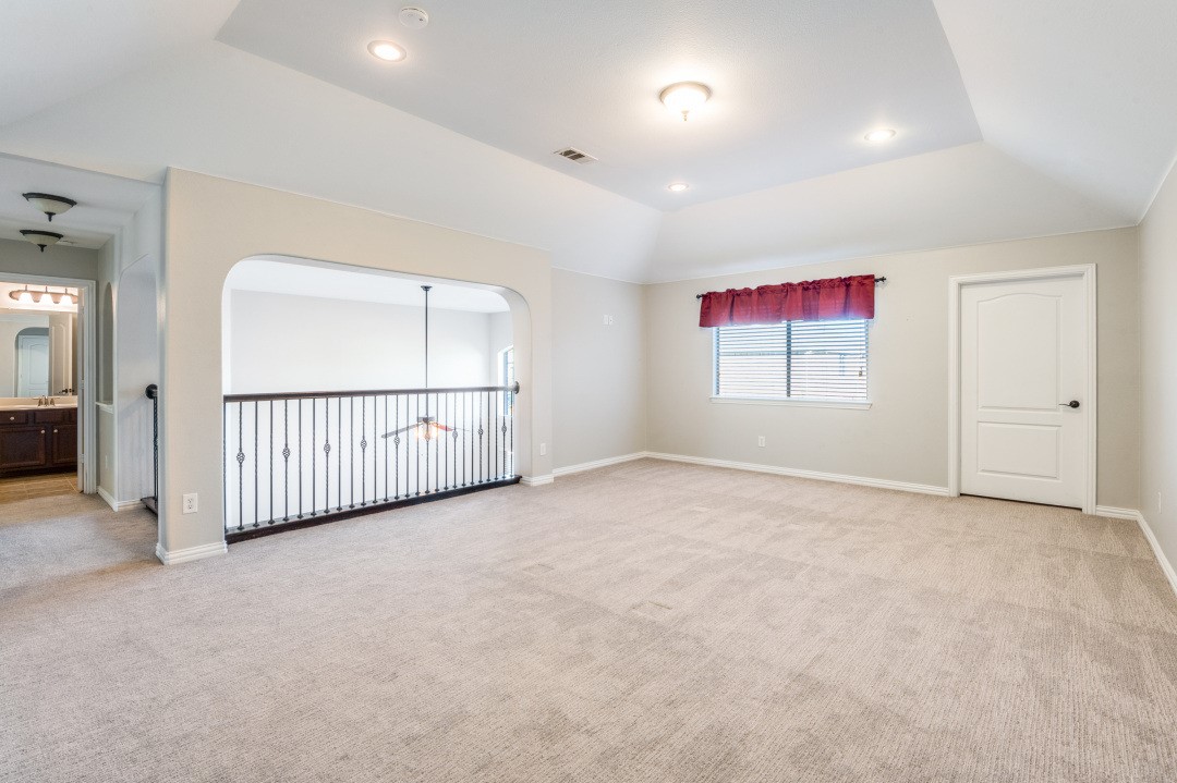 3250 Woodbine Trail