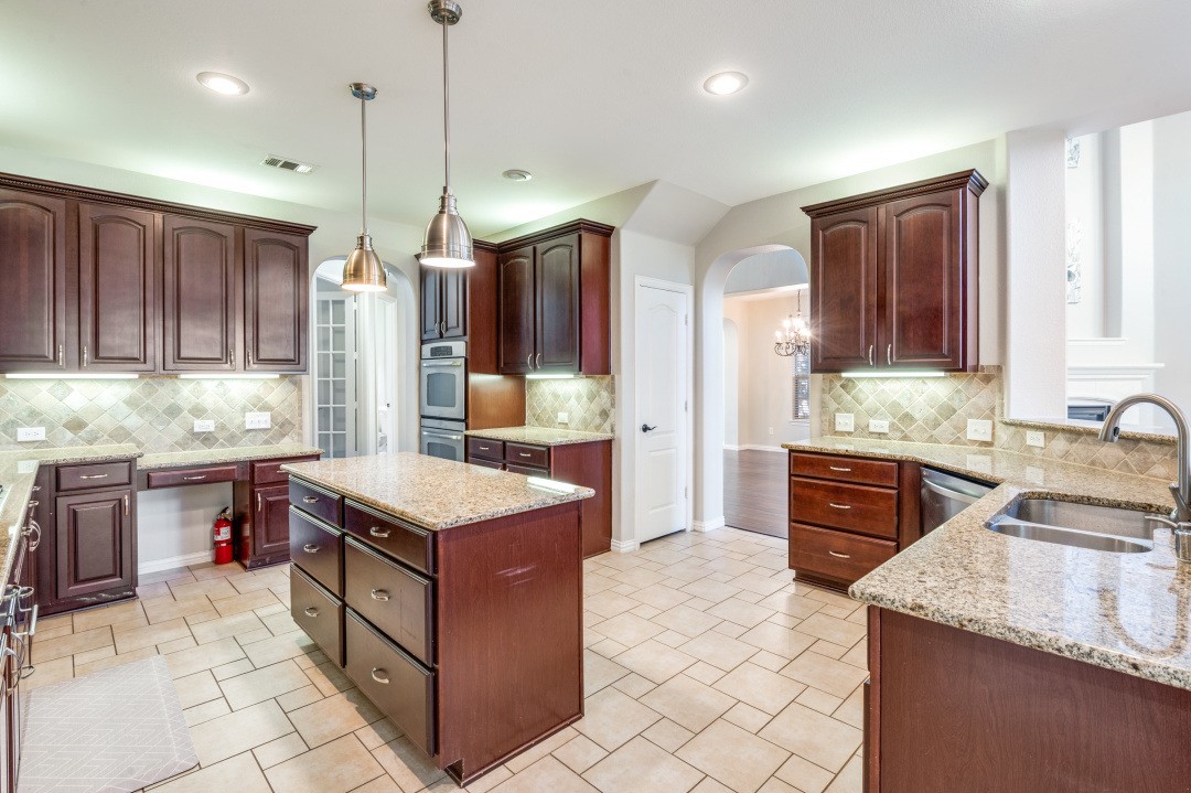 3250 Woodbine Trail