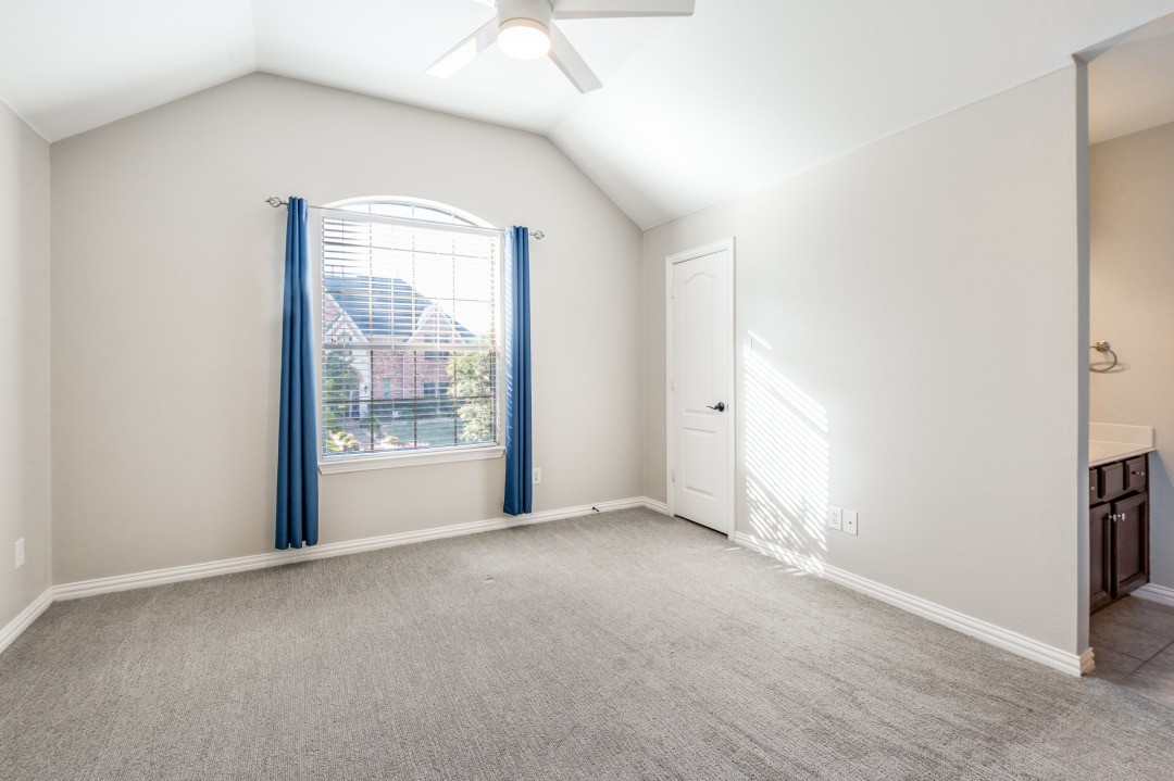 3250 Woodbine Trail