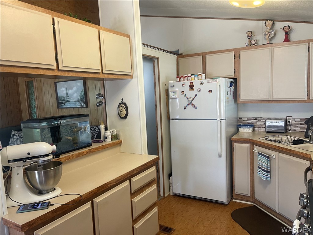 1084 Navajo Drive