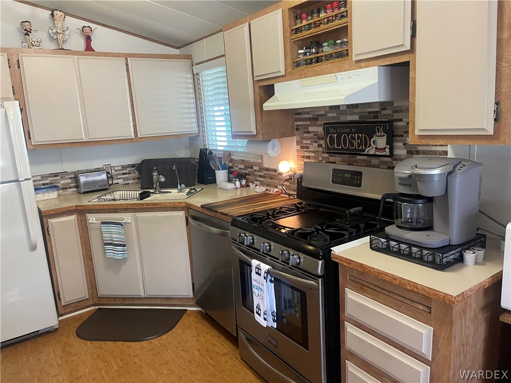 1084 Navajo Drive