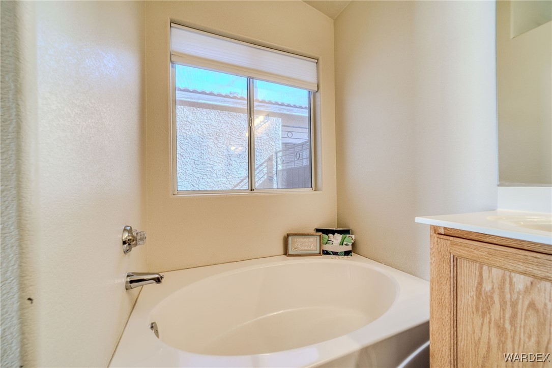 1927 E Leisure Lane