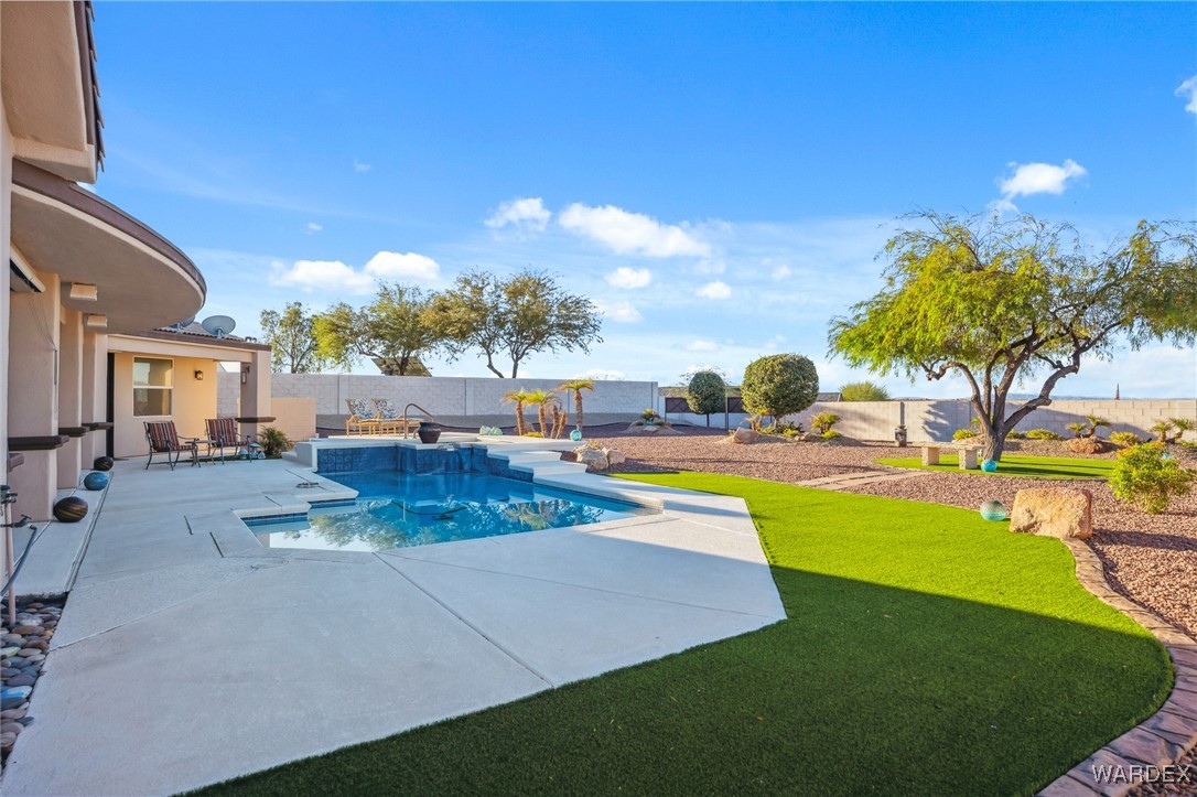 2892 Cresthill Dr.