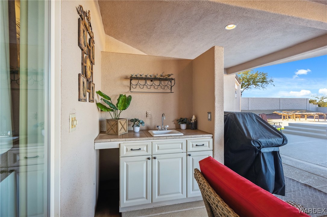 2892 Cresthill Dr.