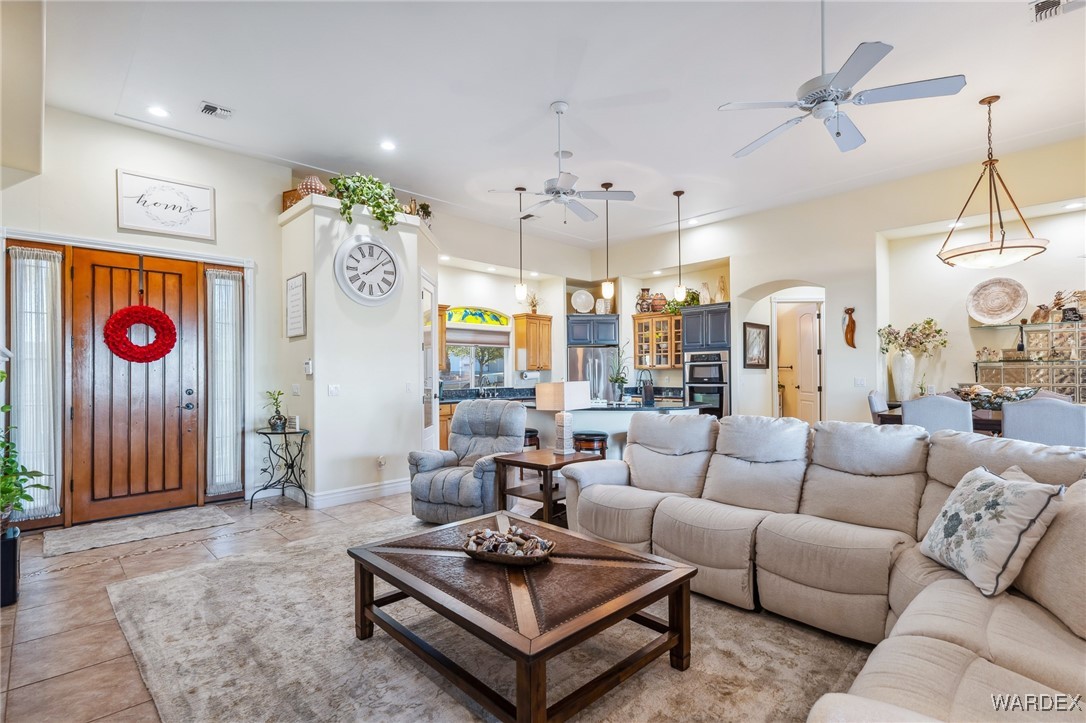 2892 Cresthill Dr.