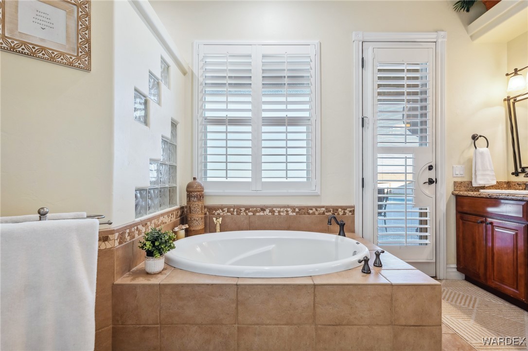 2892 Cresthill Dr.