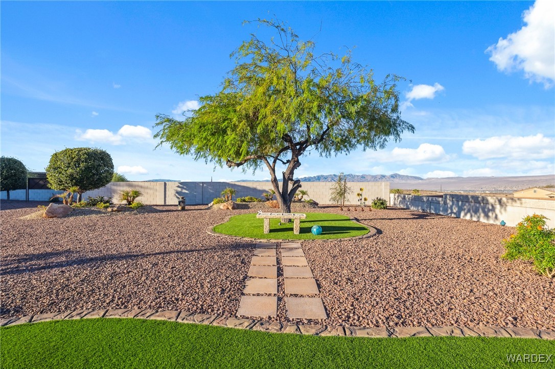 2892 Cresthill Dr.