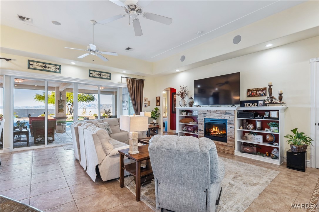 2892 Cresthill Dr.