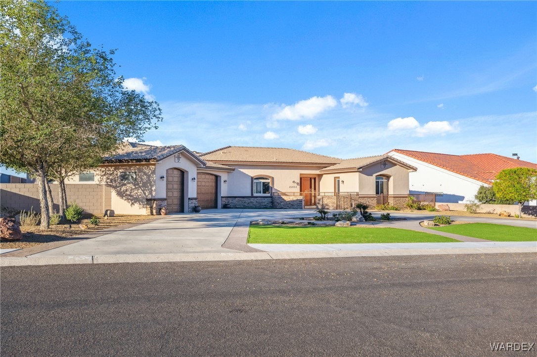 2892 Cresthill Dr.