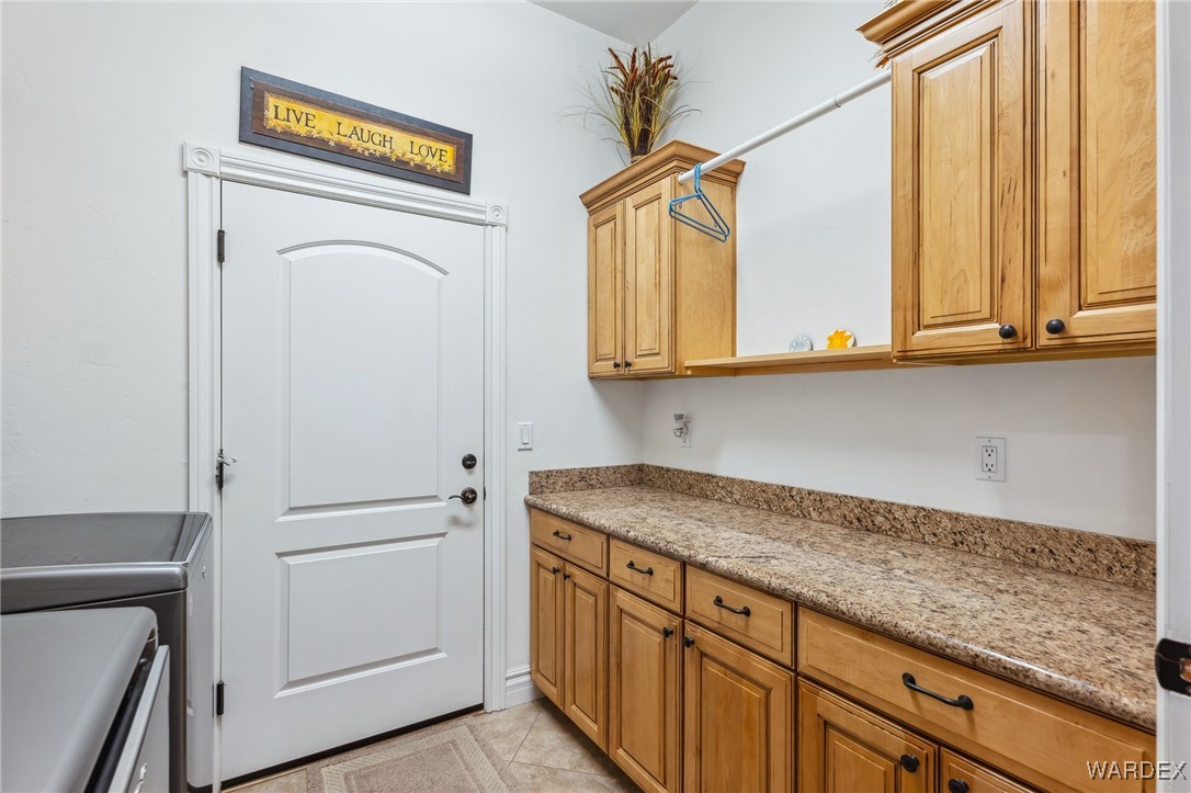 2892 Cresthill Dr.
