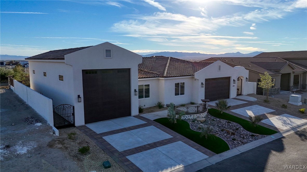 2376 E Paseo Mallorca