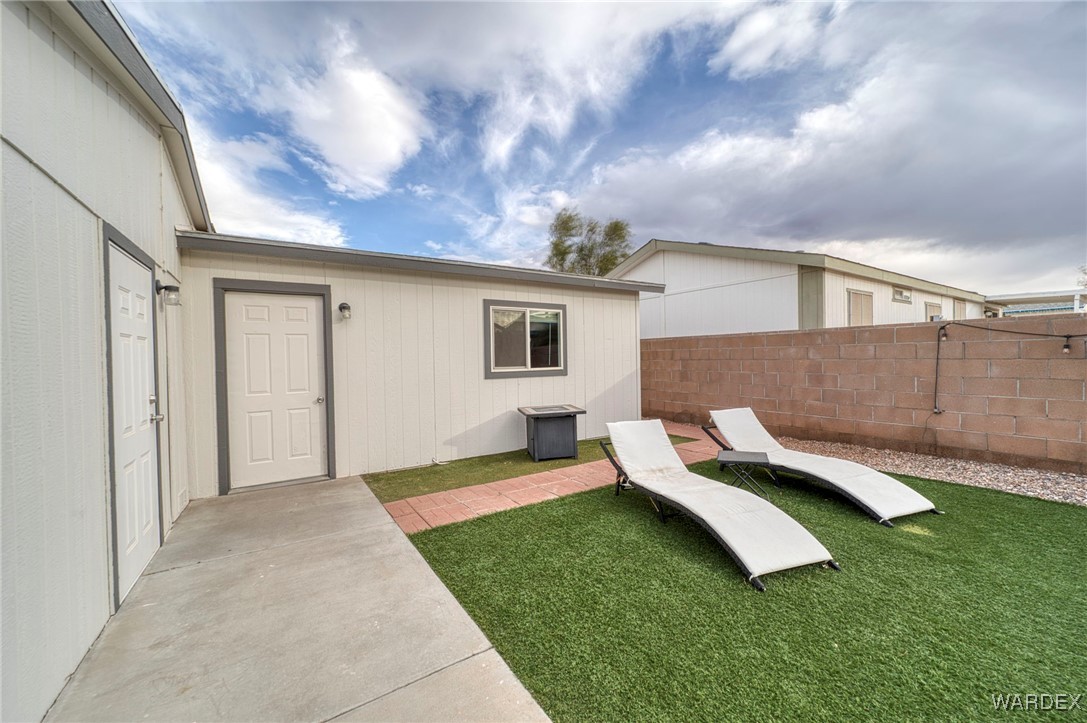 2588 E Vicki Avenue