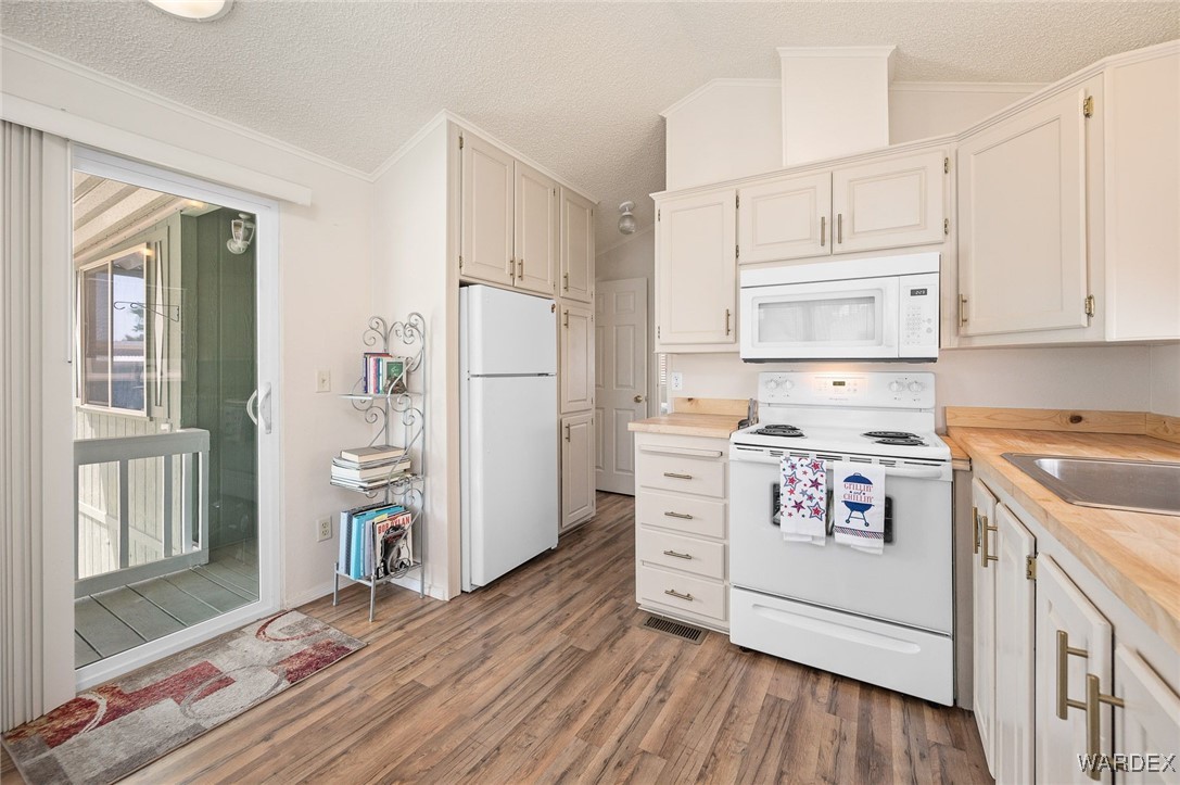 2000 Ramar Road 7