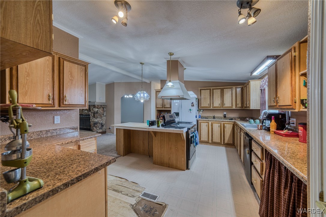 2440 E Arapaho Road