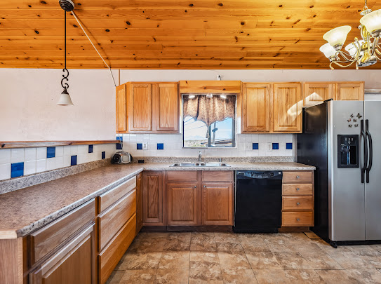 3485 Mountain Drive