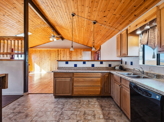 3485 Mountain Drive