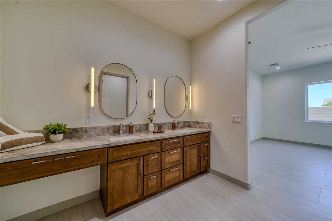2379 E Paseo Mallorca