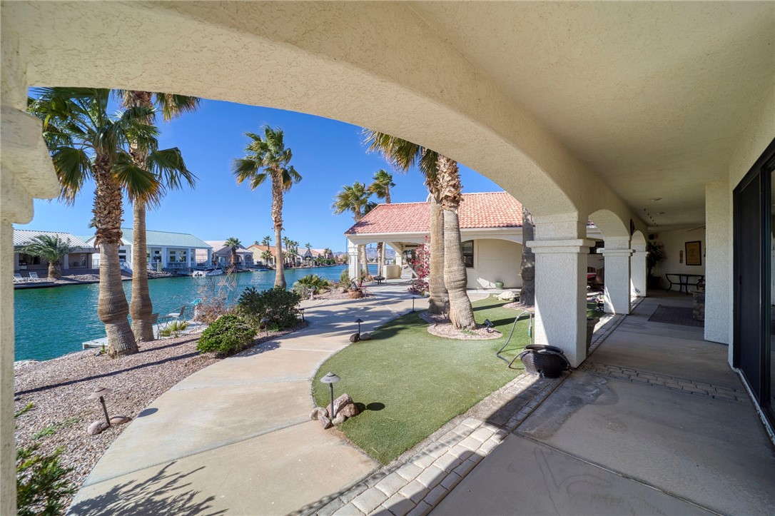 2062 E Lago Grande Cove