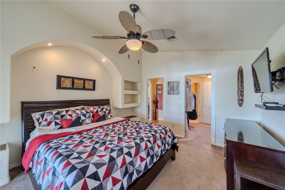 2062 E Lago Grande Cove