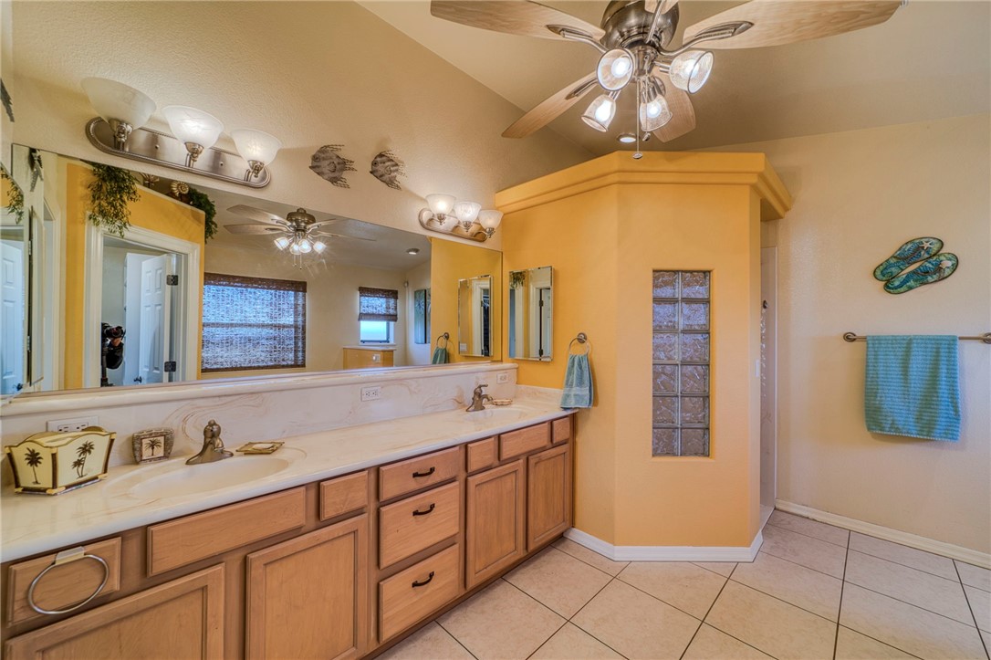 2062 E Lago Grande Cove