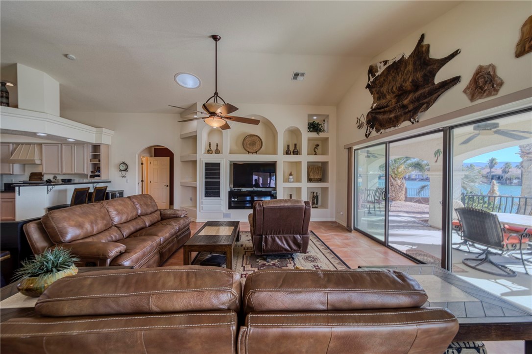 2062 E Lago Grande Cove