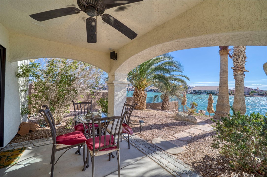 2062 E Lago Grande Cove