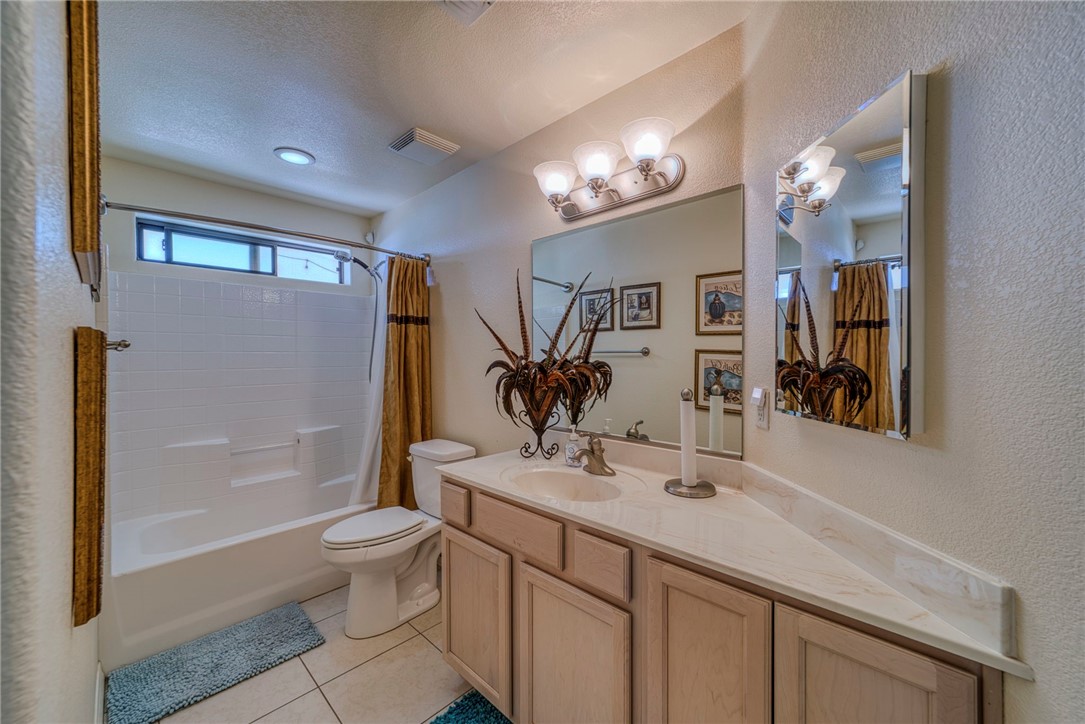 2062 E Lago Grande Cove