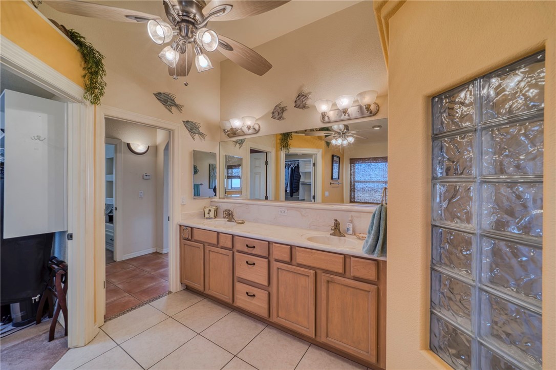 2062 E Lago Grande Cove
