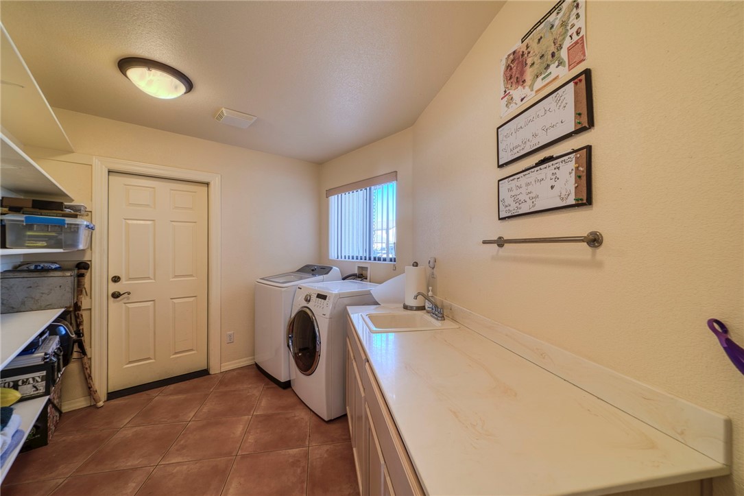 2062 E Lago Grande Cove