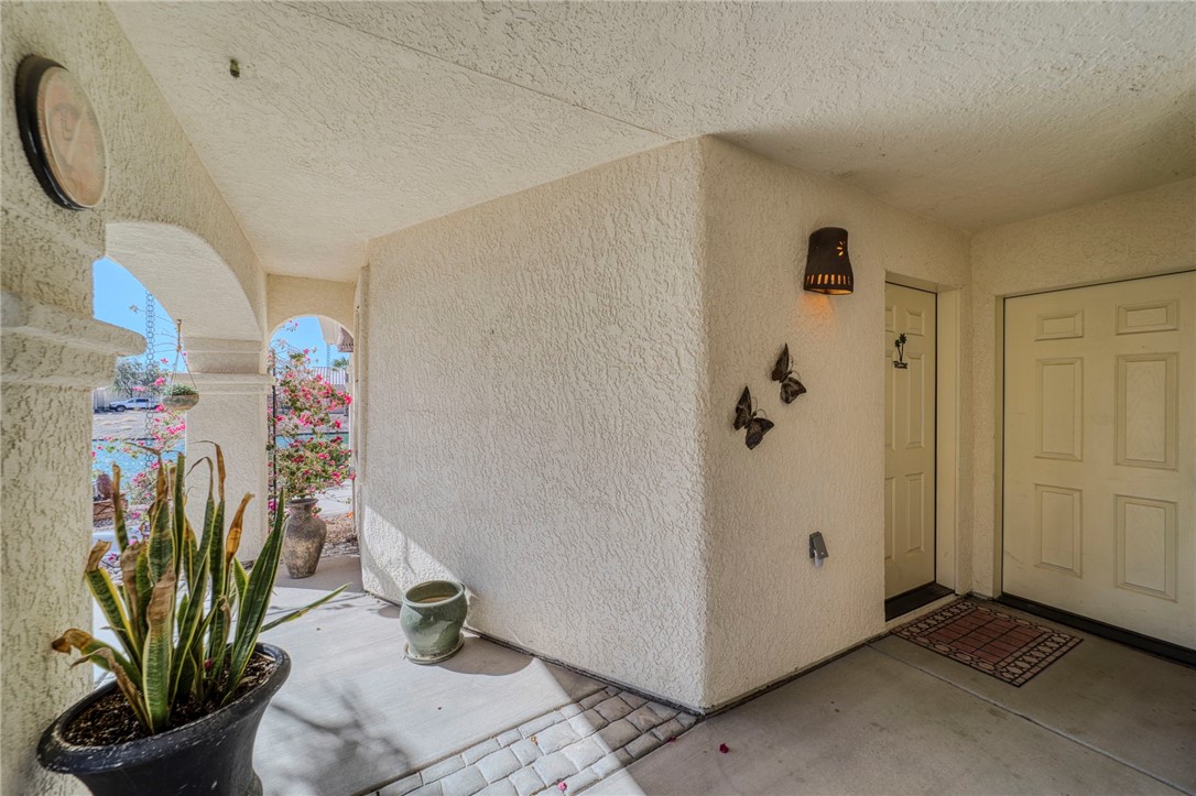2062 E Lago Grande Cove