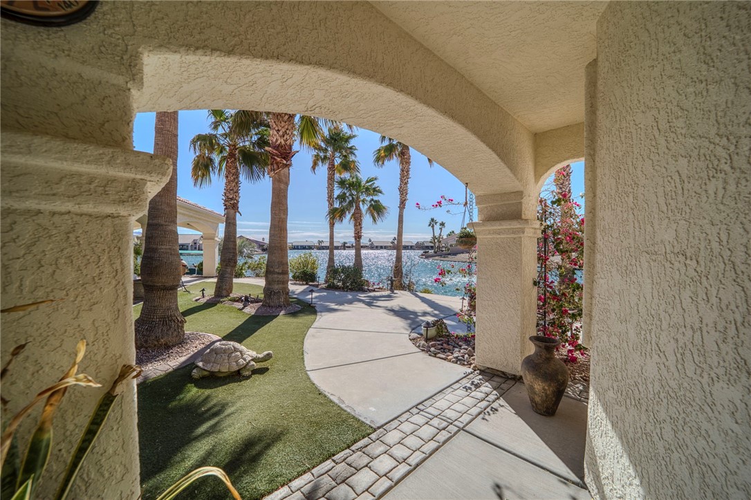 2062 E Lago Grande Cove