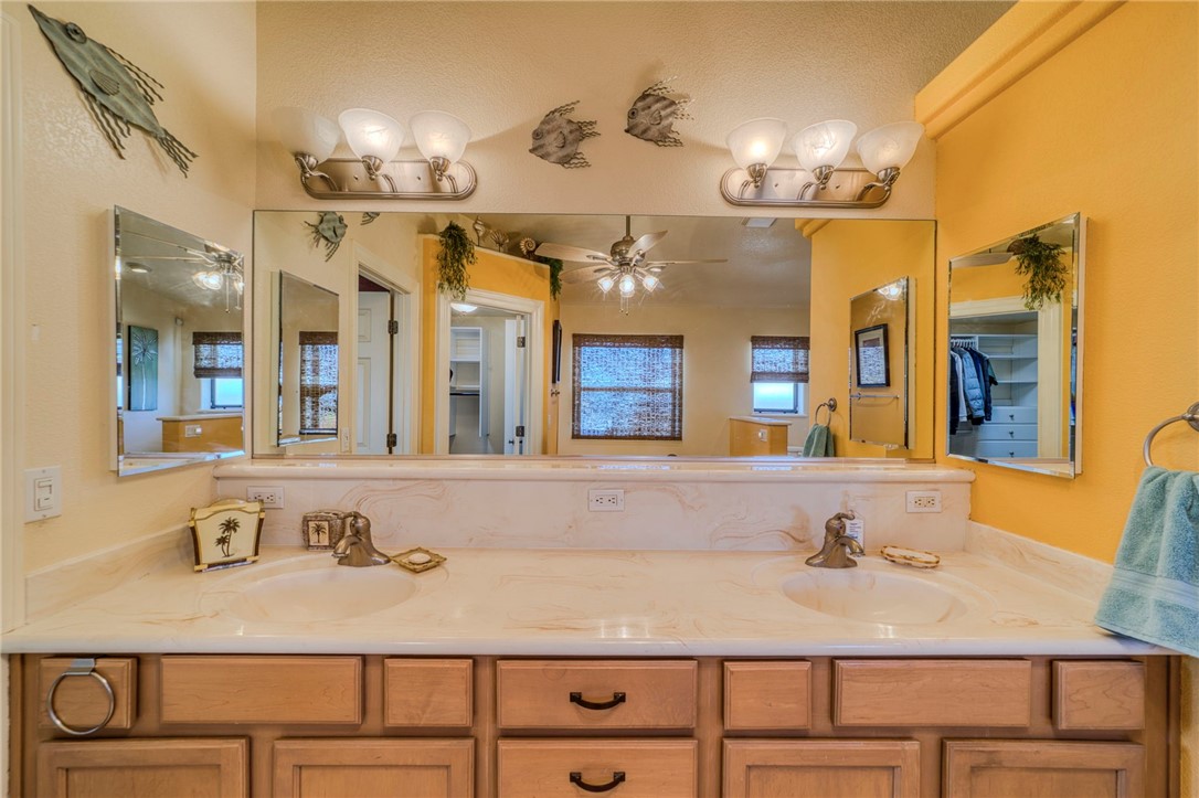 2062 E Lago Grande Cove