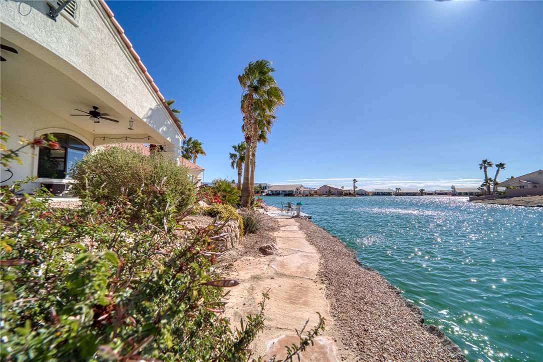 2062 E Lago Grande Cove