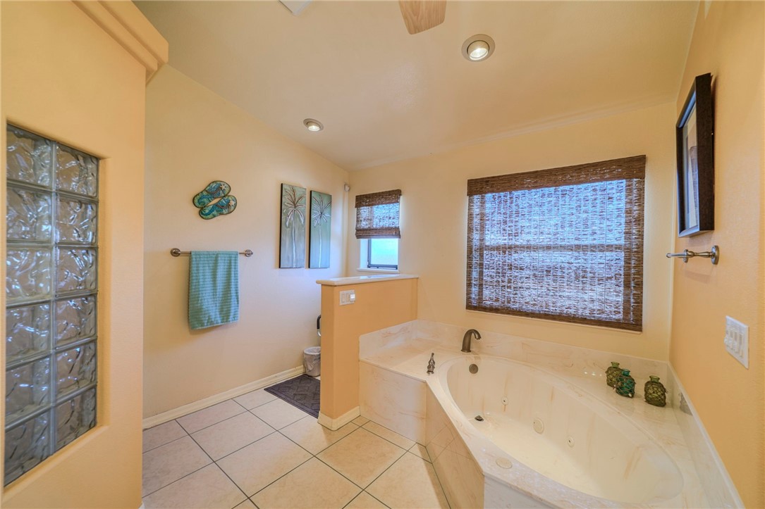 2062 E Lago Grande Cove