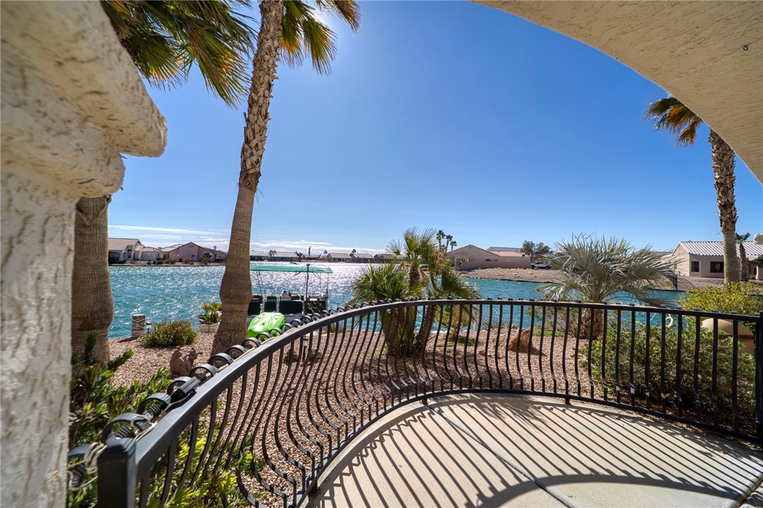 2062 E Lago Grande Cove