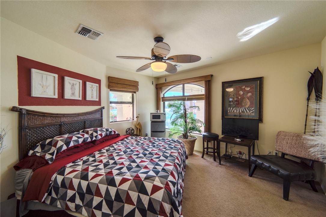 2062 E Lago Grande Cove