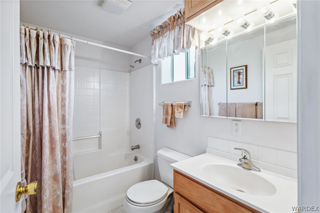2000 Ramar Road 211