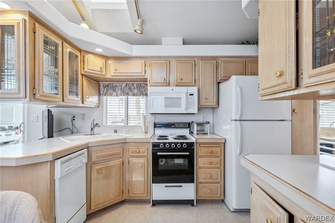 2000 Ramar Road 211
